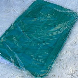 Brand new!! Pampered chef snack bar maker flexible silicon pan with lid